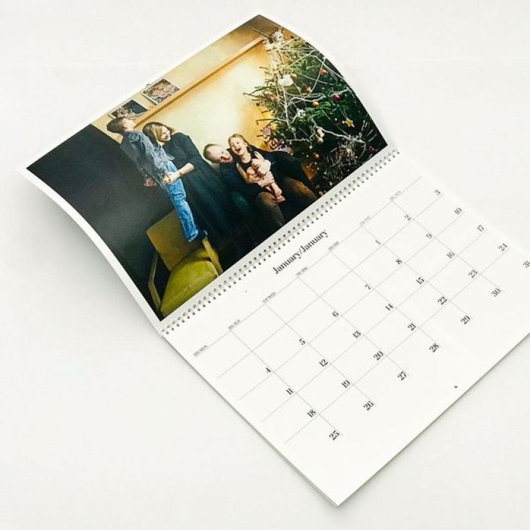 Печать настенных календарей в Москве в типографии МСкомпринт